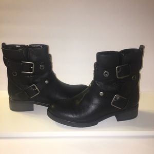 New Indigo Rd Black Ankle boots
